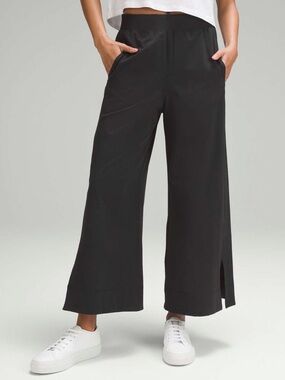 NWT Lululemon Stretch High Rise Woven Wide Leg Crop Pant Black Size Small